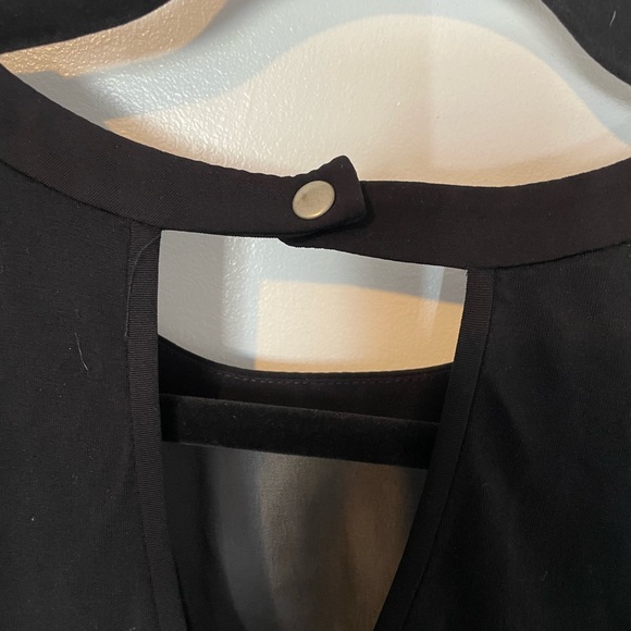 Black and white floral sleeveless blouse - Picture 5 of 6